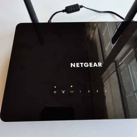 NETGEAR Wireless Desktop Access Point (WAC104) - WiFi Dual-Band AC1200 Speed - Picture 2 of 14